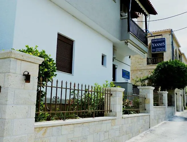 Yannis Apartment